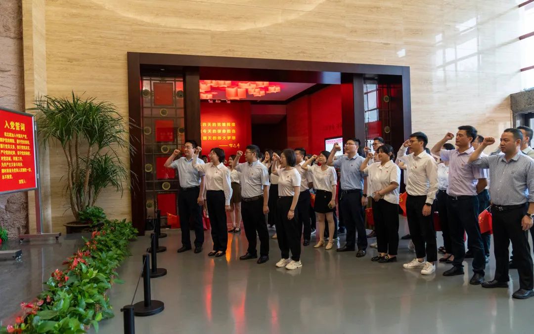 賡續紅色血脈,凝聚奮斗初心 ——友誼國際主題黨日活動走進中國共產黨長沙歷史館